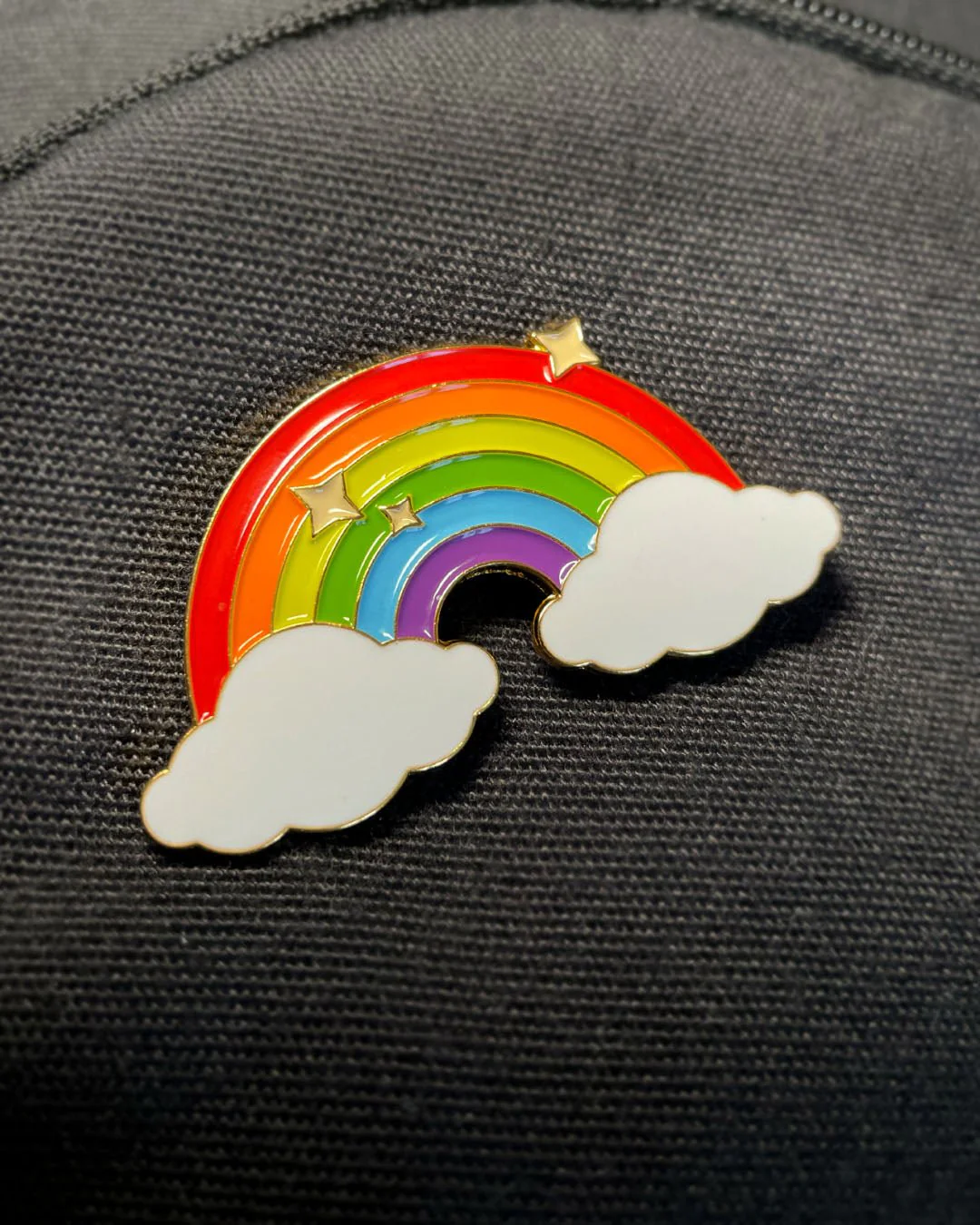 Ela Mo™ Pin für Rucksäcke | Rainbow - Image 3